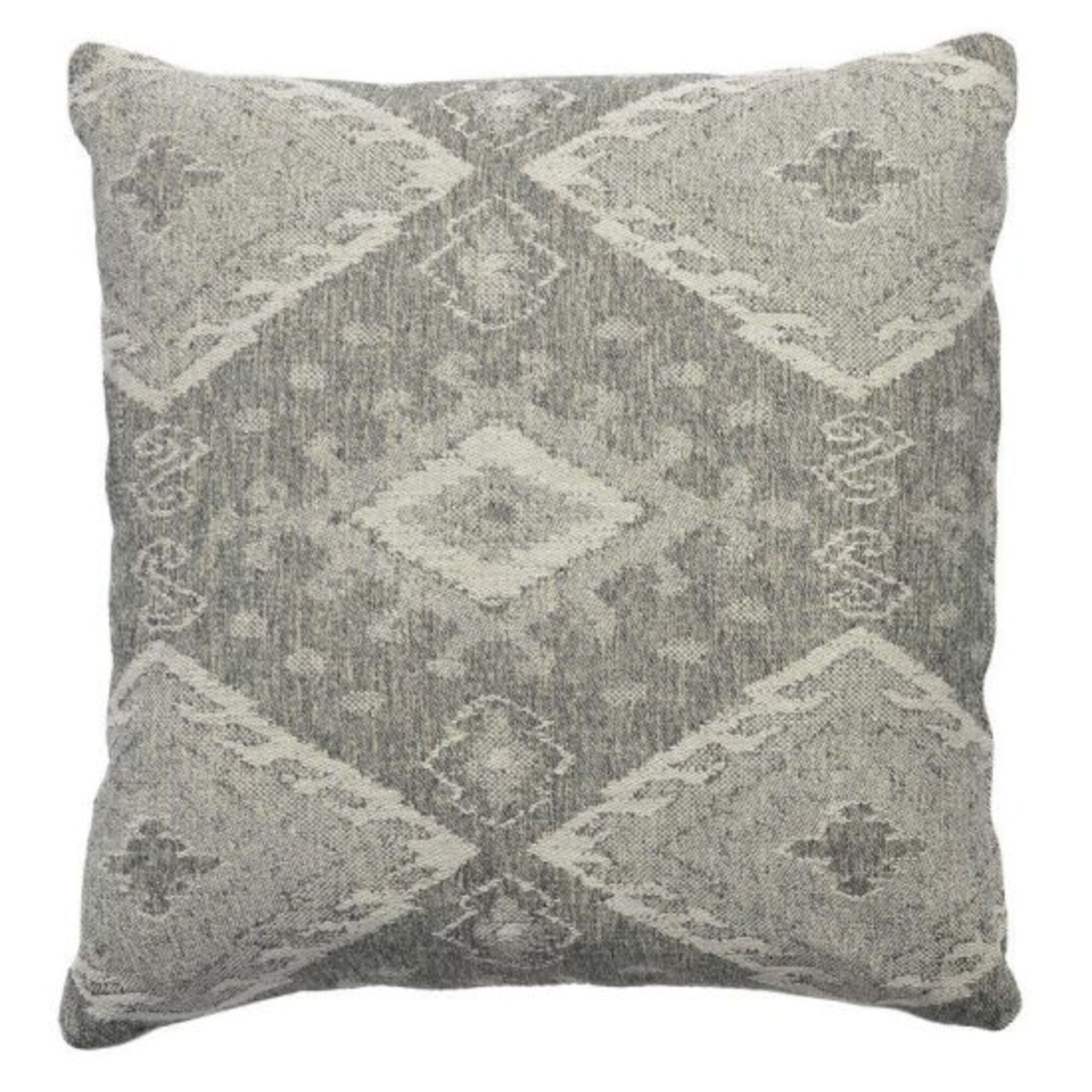 Decorative cushion pumo